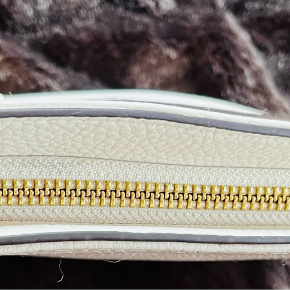 Anne Klein "Like New" Pebble Grain Leather Crossbody Bag in Cream Color - Picture 11 of 13